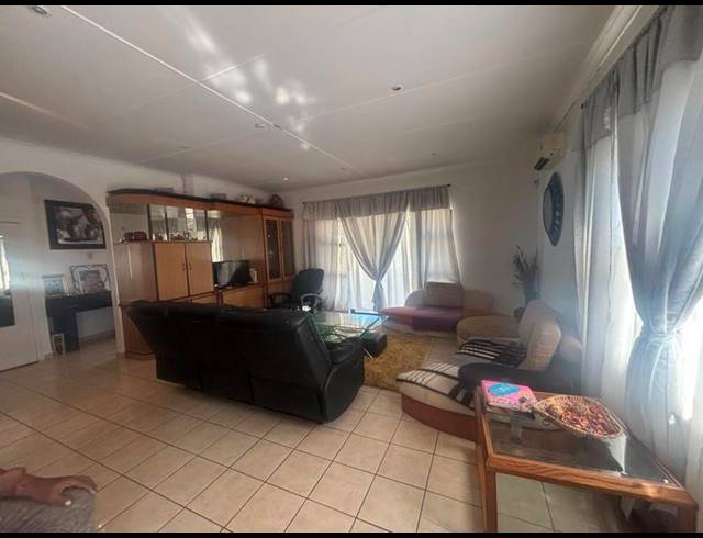 4 BEDROOM HOUSE FOR SALE IN GLENMORE